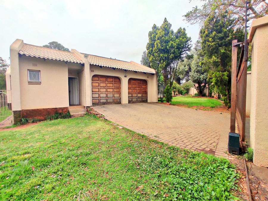 4 Bedroom Property for Sale in Flora Gardens Gauteng