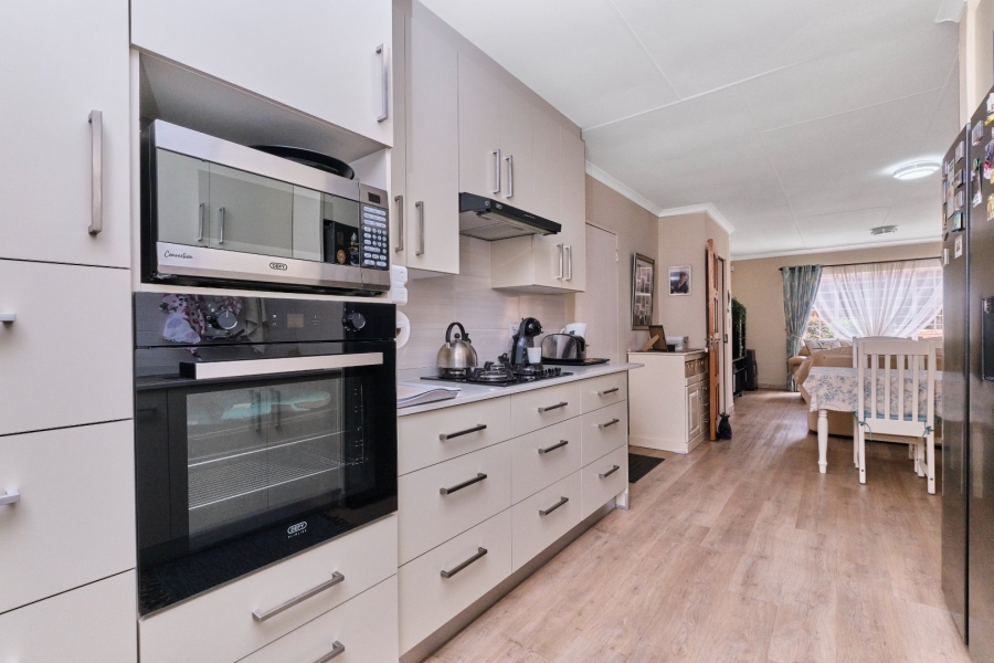 2 Bedroom Property for Sale in Weltevreden Park Gauteng