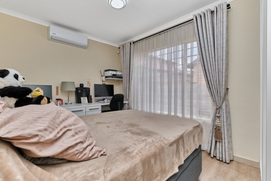 2 Bedroom Property for Sale in Weltevreden Park Gauteng