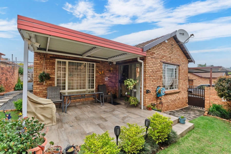2 Bedroom Property for Sale in Weltevreden Park Gauteng