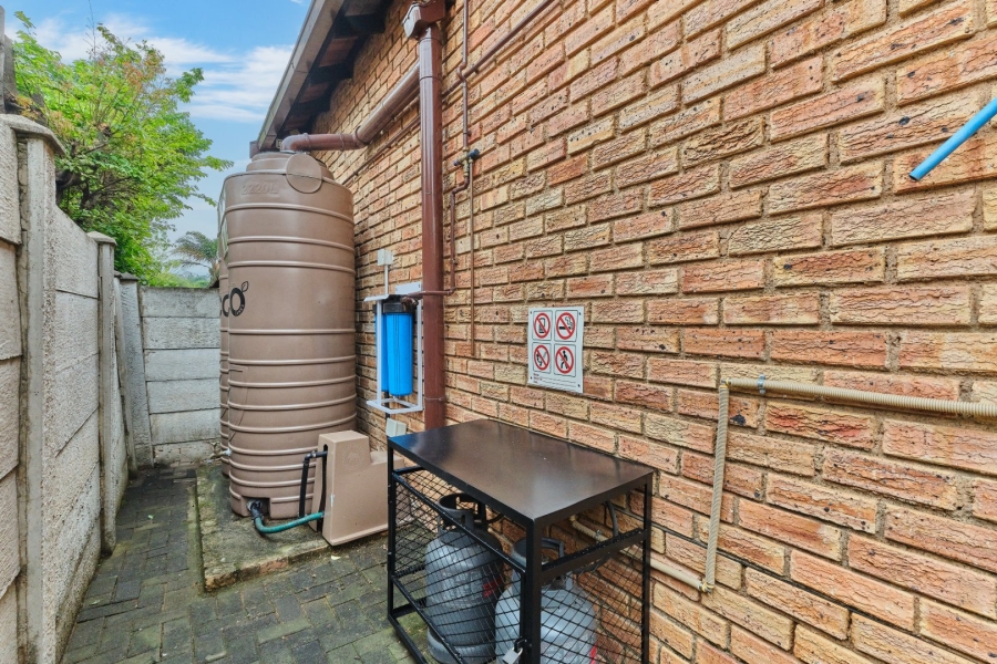 2 Bedroom Property for Sale in Weltevreden Park Gauteng