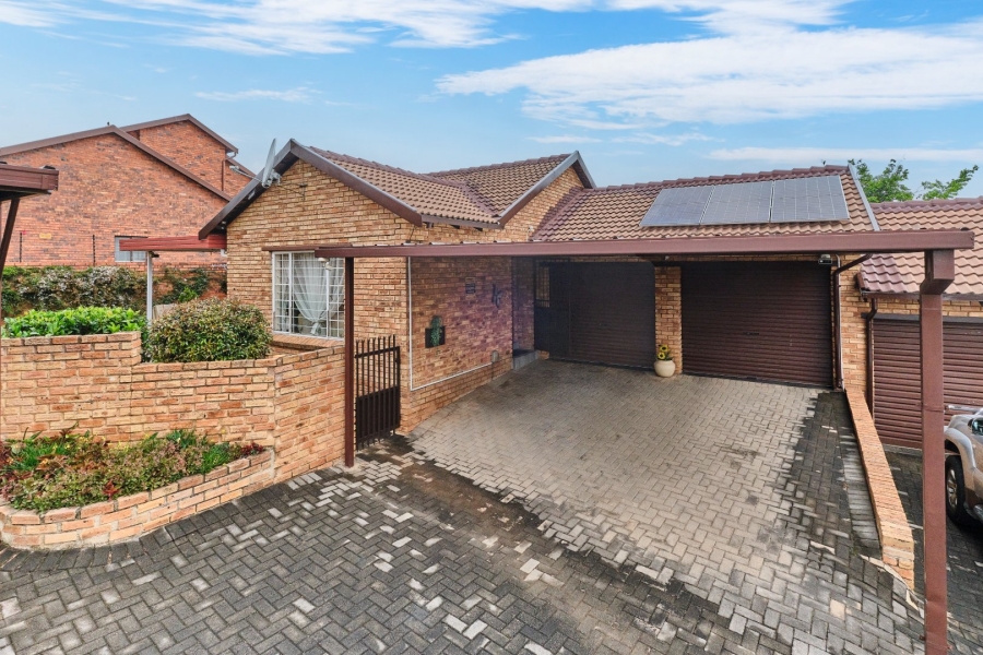 2 Bedroom Property for Sale in Weltevreden Park Gauteng