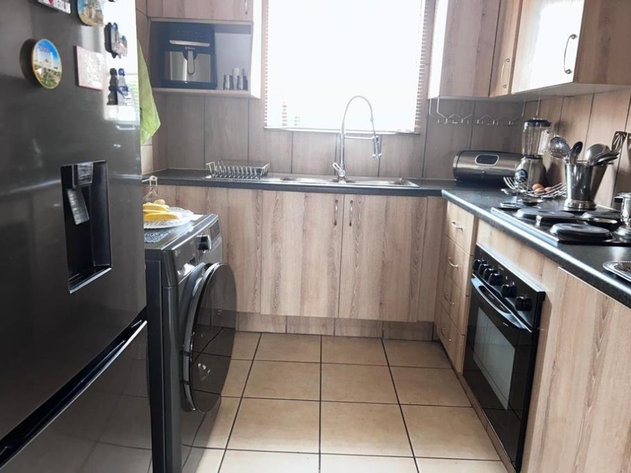 2 Bedroom Property for Sale in Discovery Gauteng