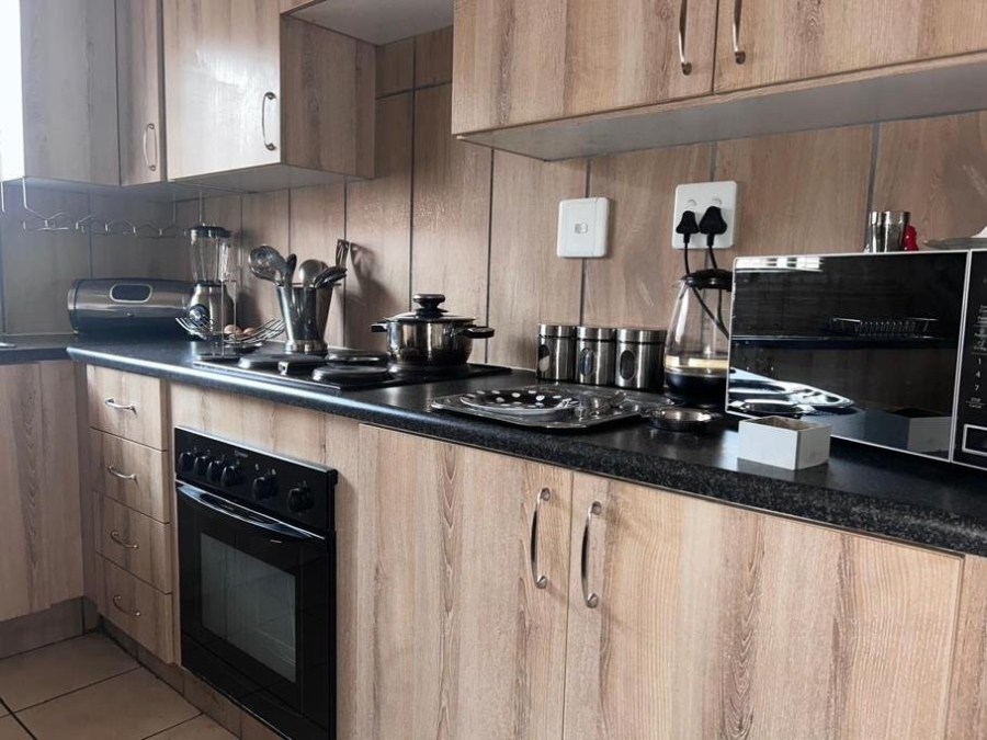 2 Bedroom Property for Sale in Discovery Gauteng