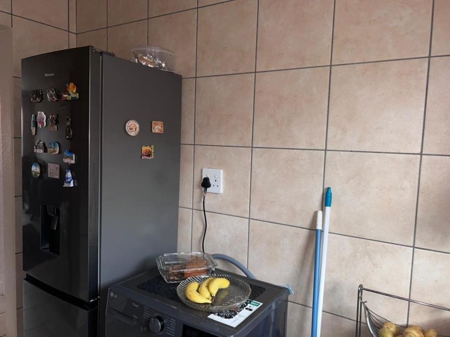 2 Bedroom Property for Sale in Discovery Gauteng