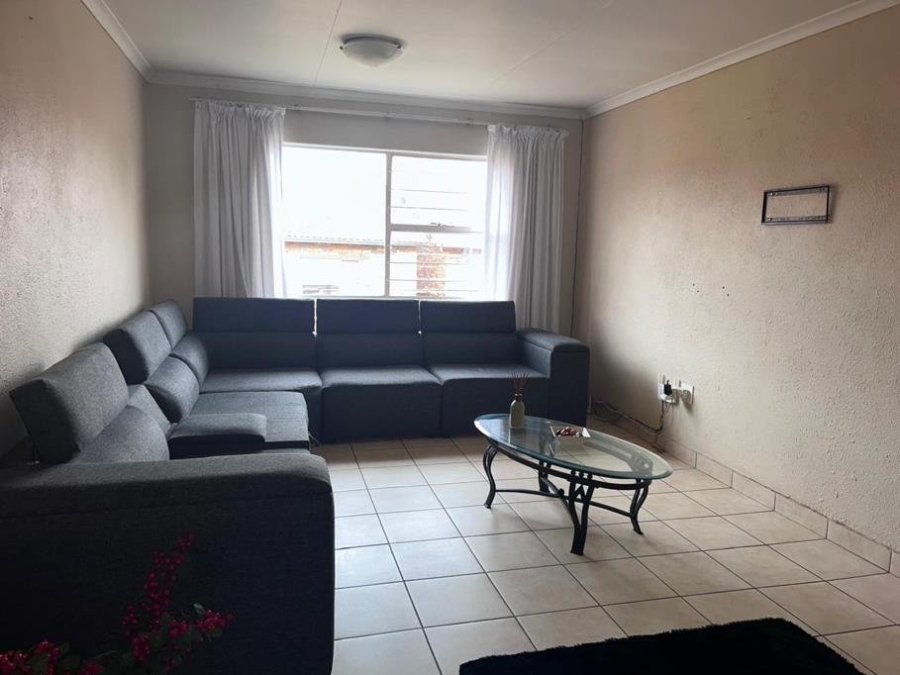 2 Bedroom Property for Sale in Discovery Gauteng