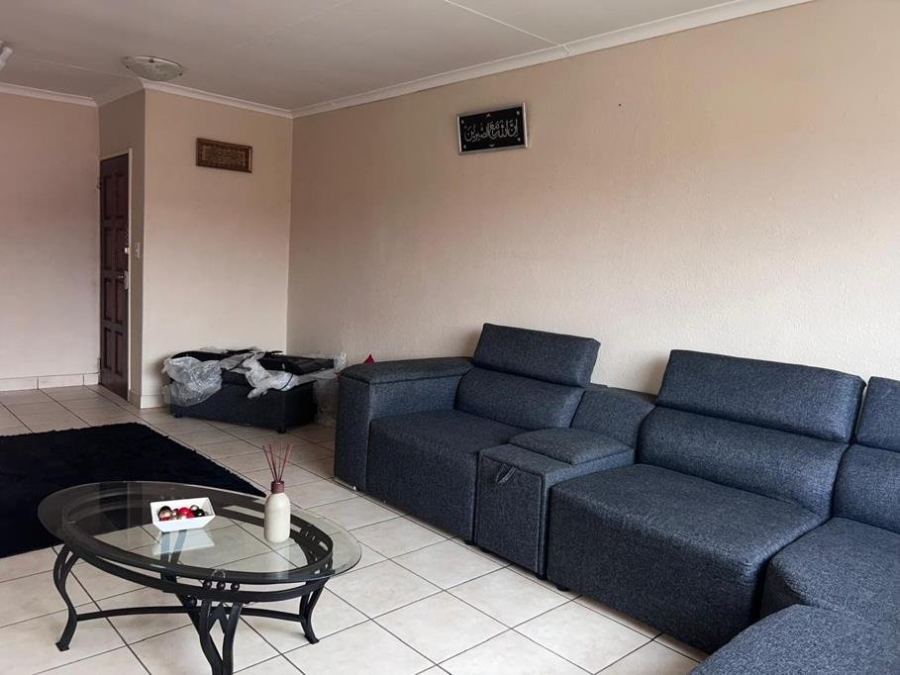 2 Bedroom Property for Sale in Discovery Gauteng