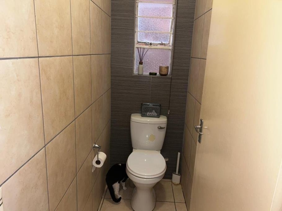 2 Bedroom Property for Sale in Discovery Gauteng