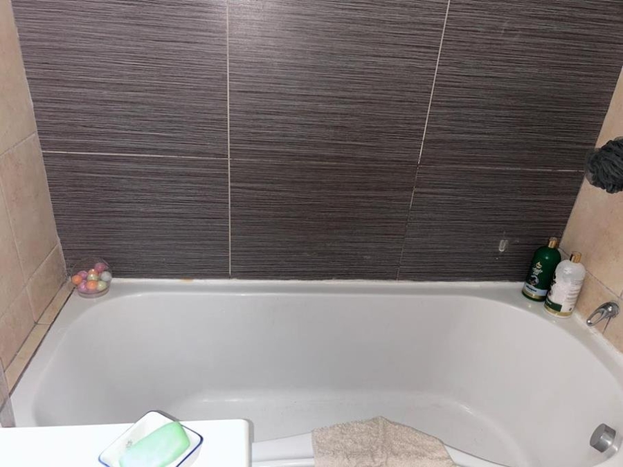 2 Bedroom Property for Sale in Discovery Gauteng
