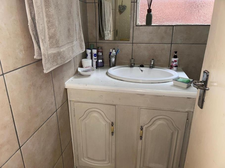 2 Bedroom Property for Sale in Discovery Gauteng
