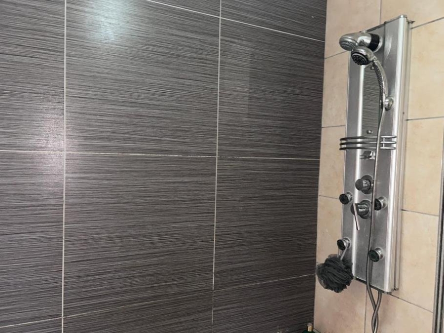 2 Bedroom Property for Sale in Discovery Gauteng