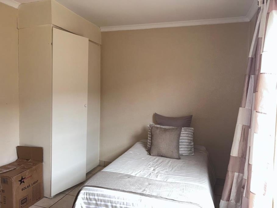 2 Bedroom Property for Sale in Discovery Gauteng