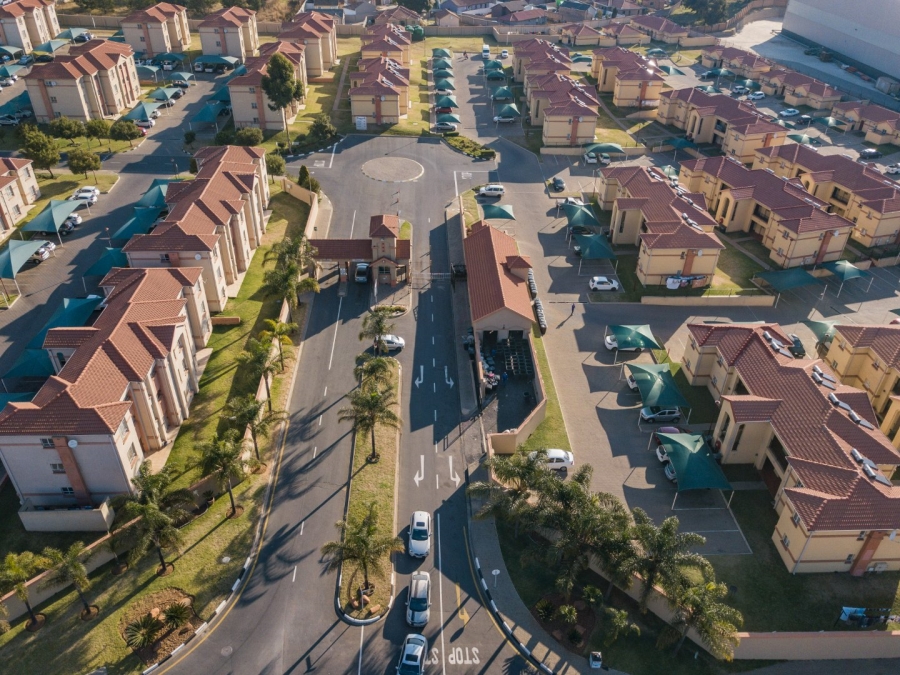 To Let 2 Bedroom Property for Rent in Ormonde Gauteng