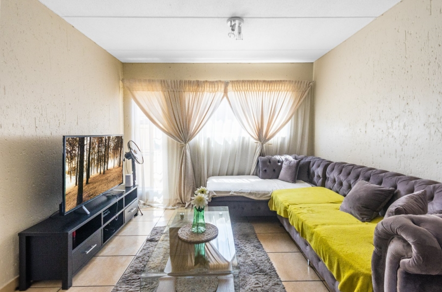 To Let 2 Bedroom Property for Rent in Ormonde Gauteng