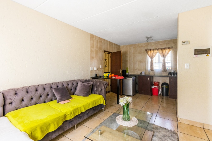 To Let 2 Bedroom Property for Rent in Ormonde Gauteng