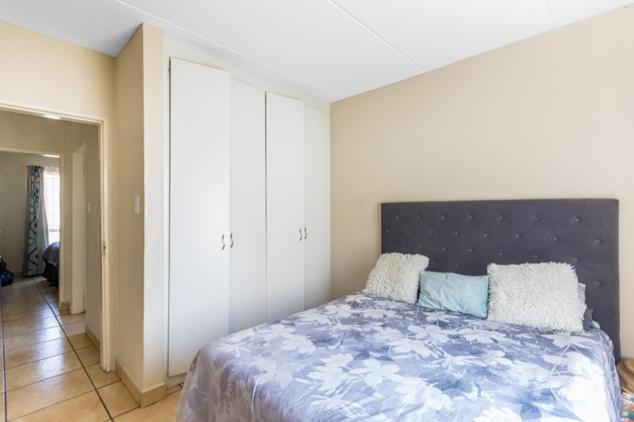 To Let 2 Bedroom Property for Rent in Ormonde Gauteng