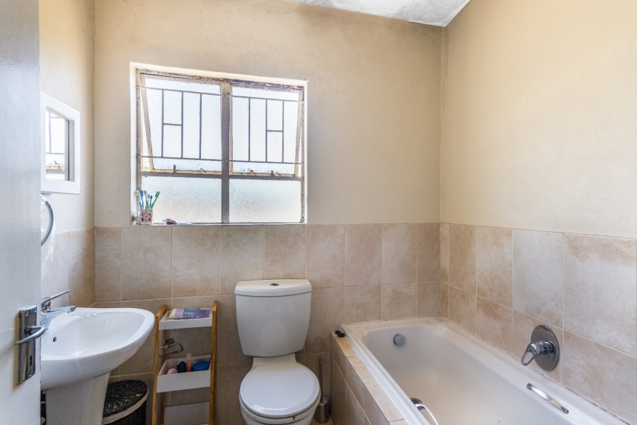 To Let 2 Bedroom Property for Rent in Ormonde Gauteng