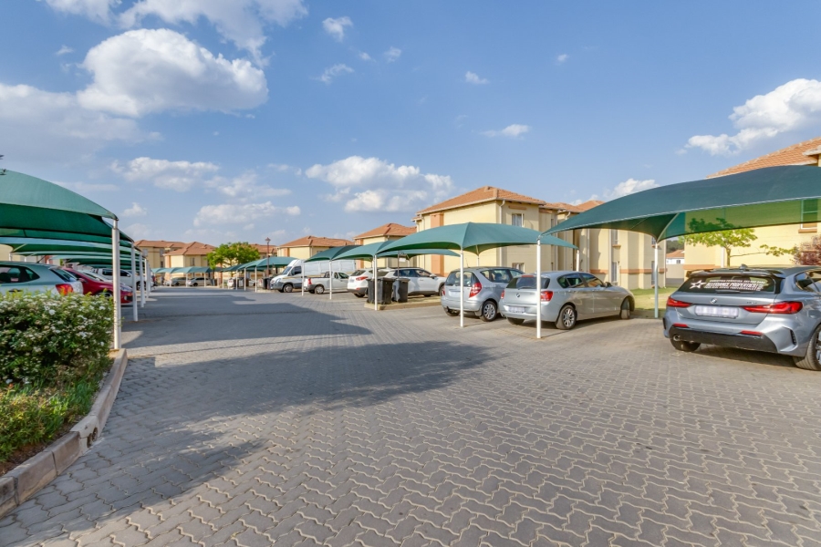 To Let 2 Bedroom Property for Rent in Ormonde Gauteng