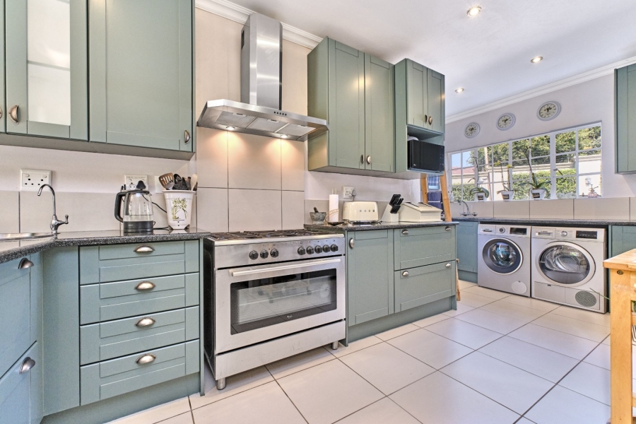 6 Bedroom Property for Sale in Blairgowrie Gauteng