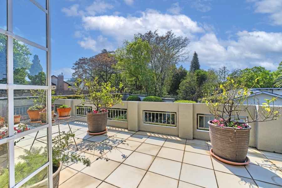 6 Bedroom Property for Sale in Blairgowrie Gauteng