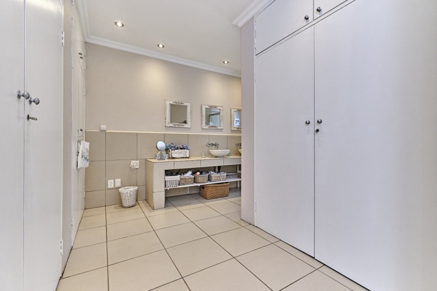 6 Bedroom Property for Sale in Blairgowrie Gauteng