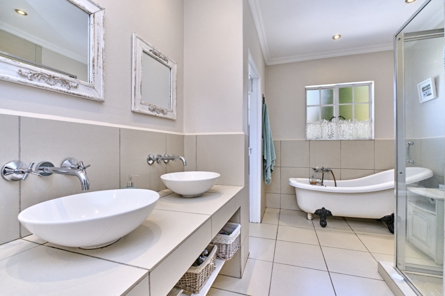 6 Bedroom Property for Sale in Blairgowrie Gauteng