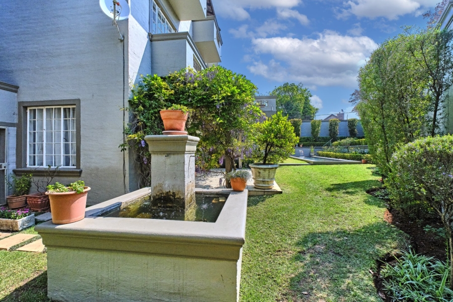 6 Bedroom Property for Sale in Blairgowrie Gauteng