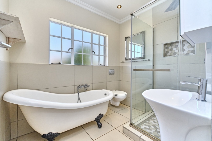 6 Bedroom Property for Sale in Blairgowrie Gauteng