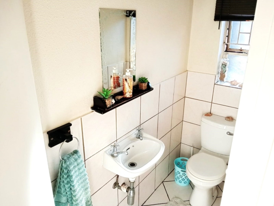 To Let 2 Bedroom Property for Rent in Florentia Gauteng