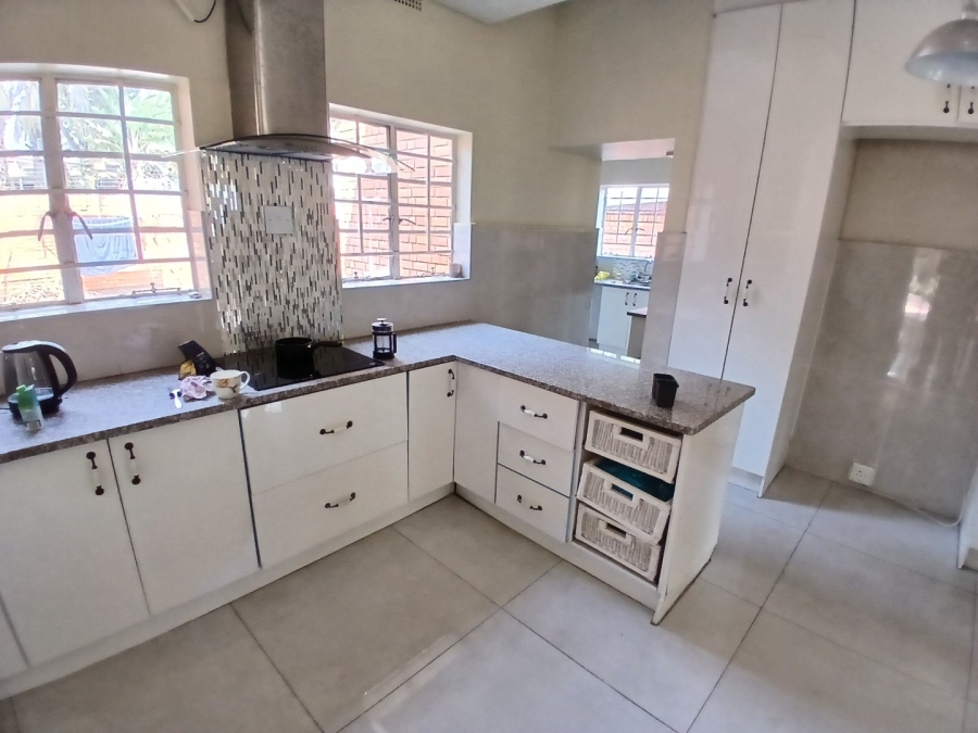 7 Bedroom Property for Sale in Nieuw Muckleneuk Gauteng