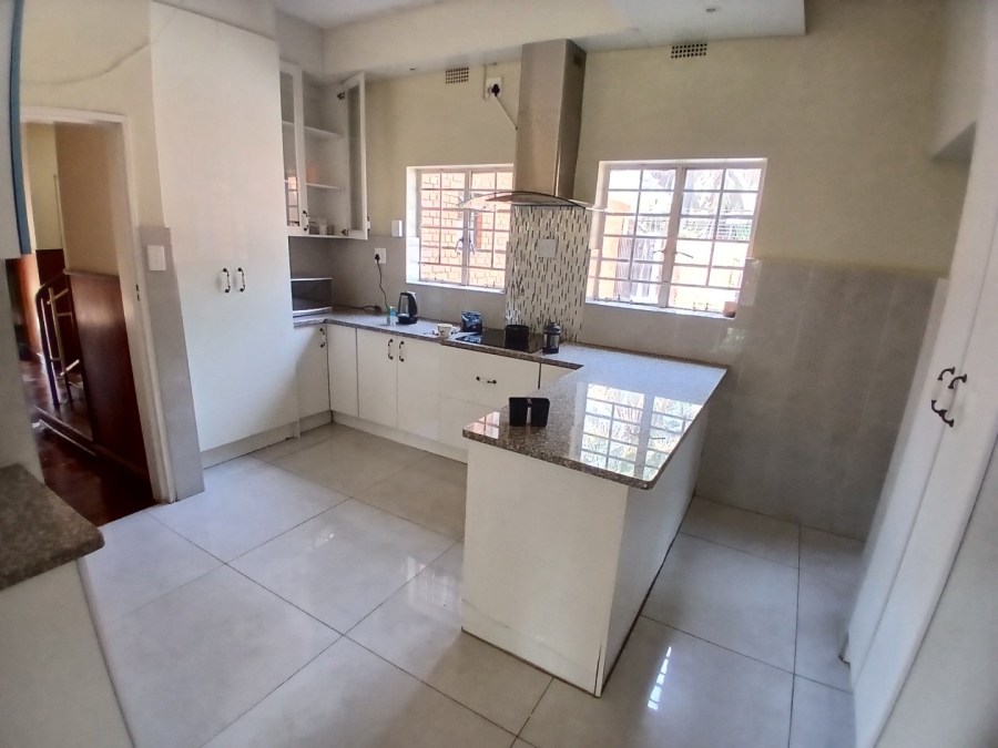 7 Bedroom Property for Sale in Nieuw Muckleneuk Gauteng