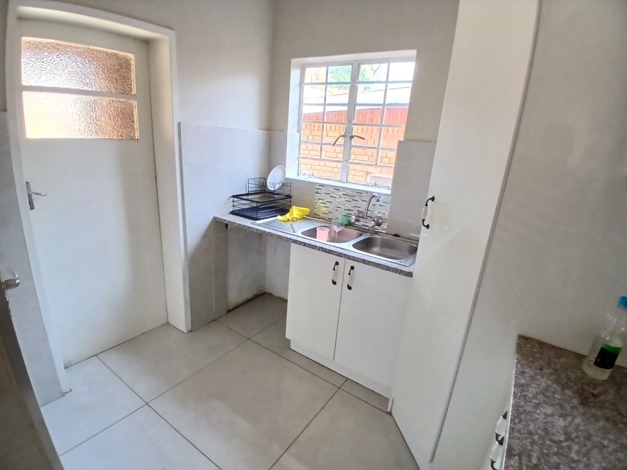 7 Bedroom Property for Sale in Nieuw Muckleneuk Gauteng