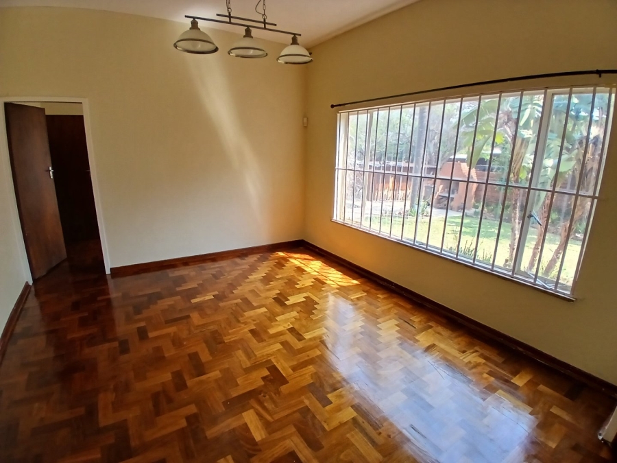 7 Bedroom Property for Sale in Nieuw Muckleneuk Gauteng