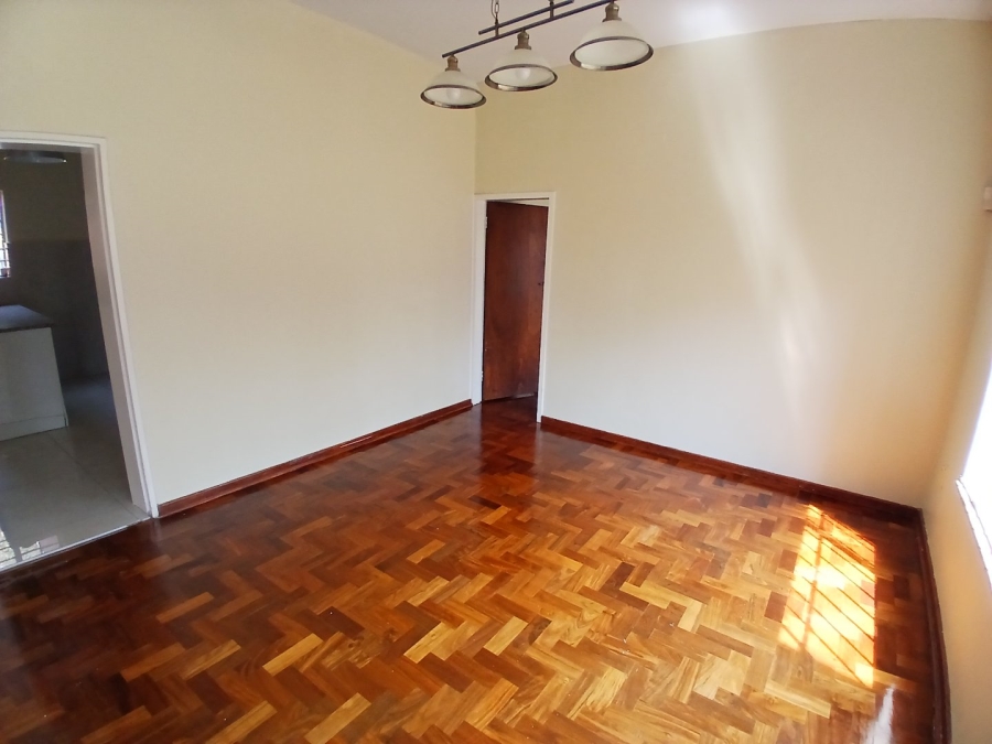 7 Bedroom Property for Sale in Nieuw Muckleneuk Gauteng