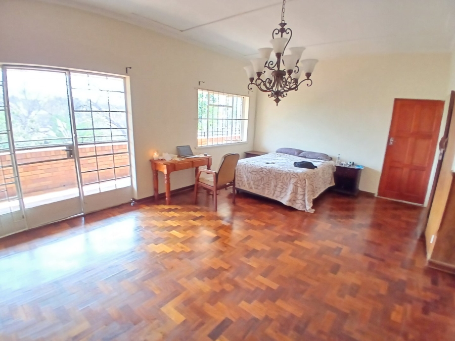7 Bedroom Property for Sale in Nieuw Muckleneuk Gauteng