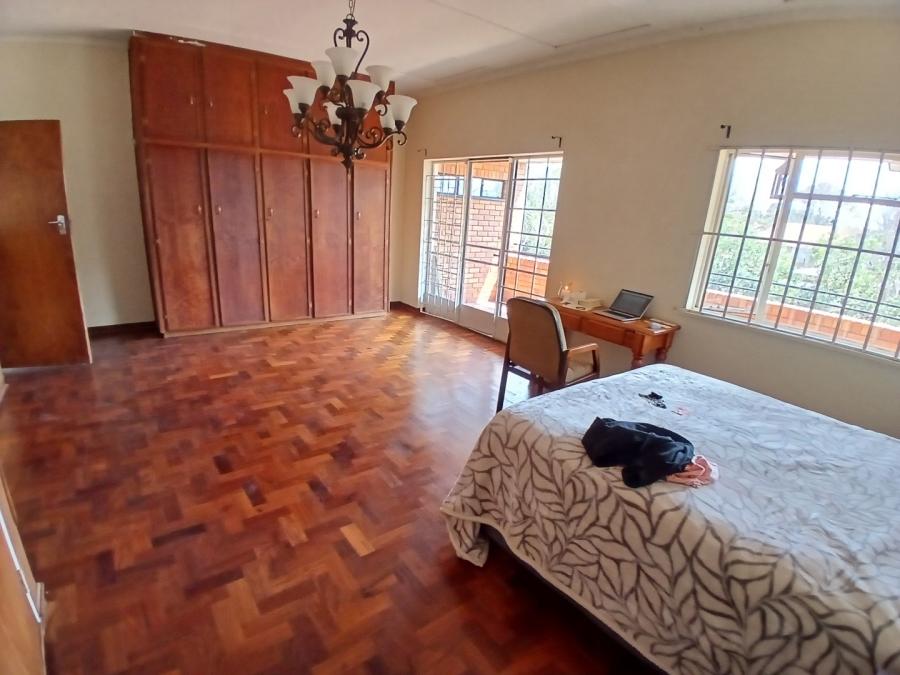 7 Bedroom Property for Sale in Nieuw Muckleneuk Gauteng