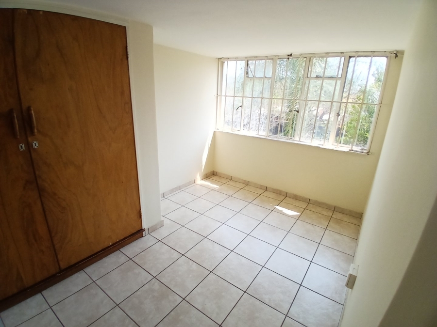 7 Bedroom Property for Sale in Nieuw Muckleneuk Gauteng