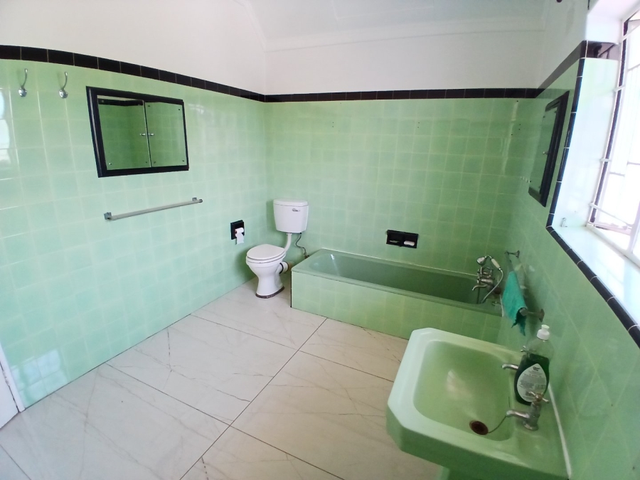 7 Bedroom Property for Sale in Nieuw Muckleneuk Gauteng