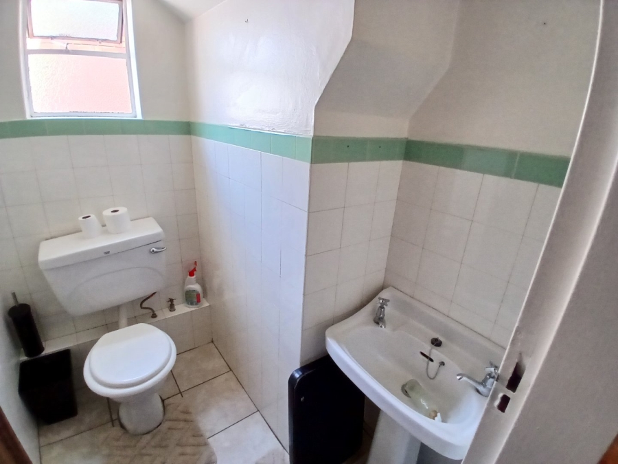 7 Bedroom Property for Sale in Nieuw Muckleneuk Gauteng