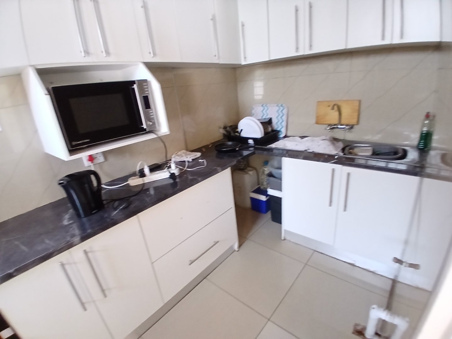7 Bedroom Property for Sale in Nieuw Muckleneuk Gauteng