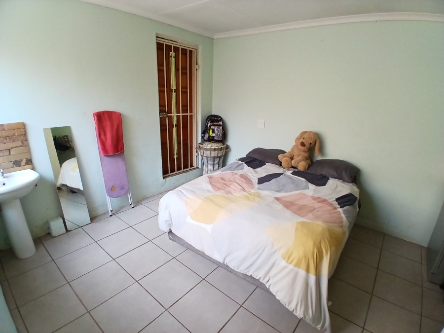 7 Bedroom Property for Sale in Nieuw Muckleneuk Gauteng