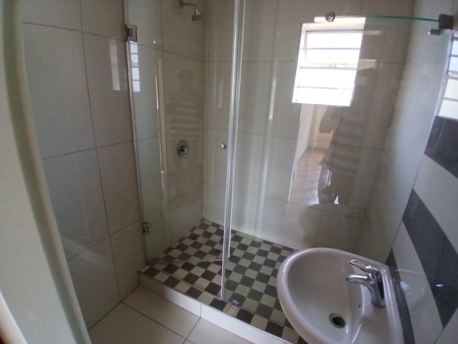 7 Bedroom Property for Sale in Nieuw Muckleneuk Gauteng