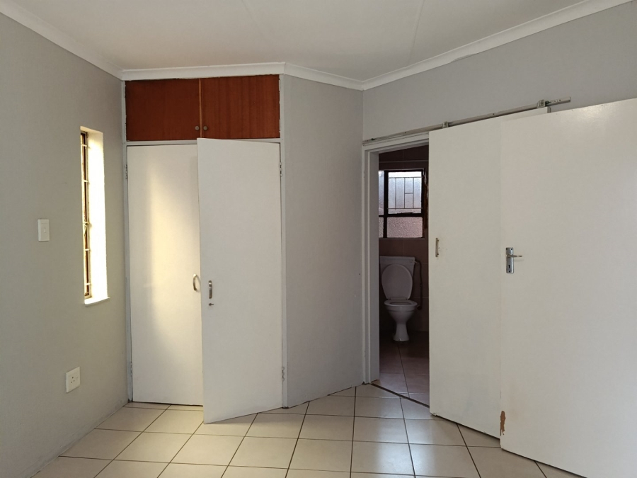To Let 1 Bedroom Property for Rent in Heuweloord Gauteng