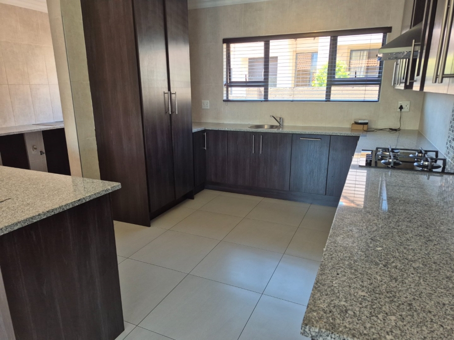3 Bedroom Property for Sale in Thatchfield Hills Gauteng