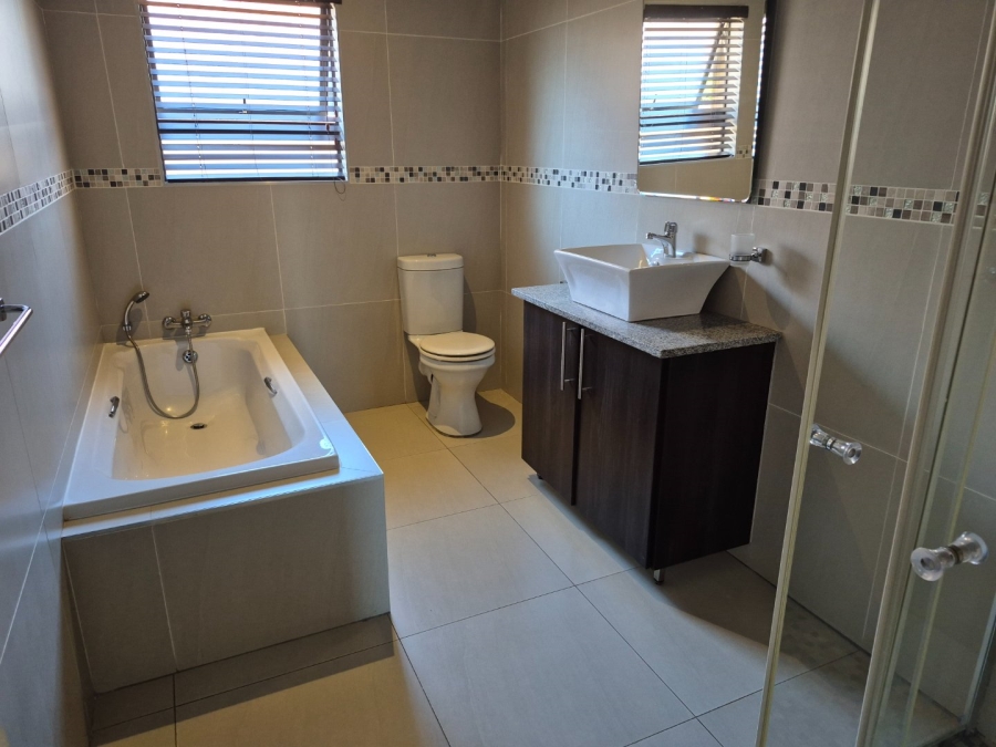 3 Bedroom Property for Sale in Thatchfield Hills Gauteng