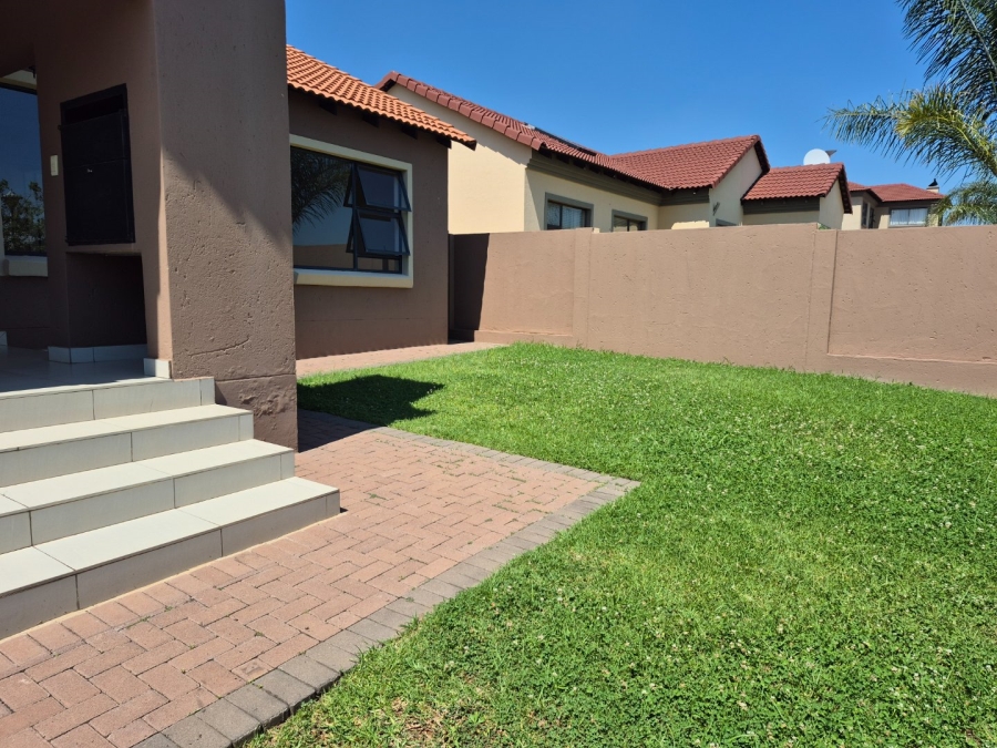 3 Bedroom Property for Sale in Thatchfield Hills Gauteng