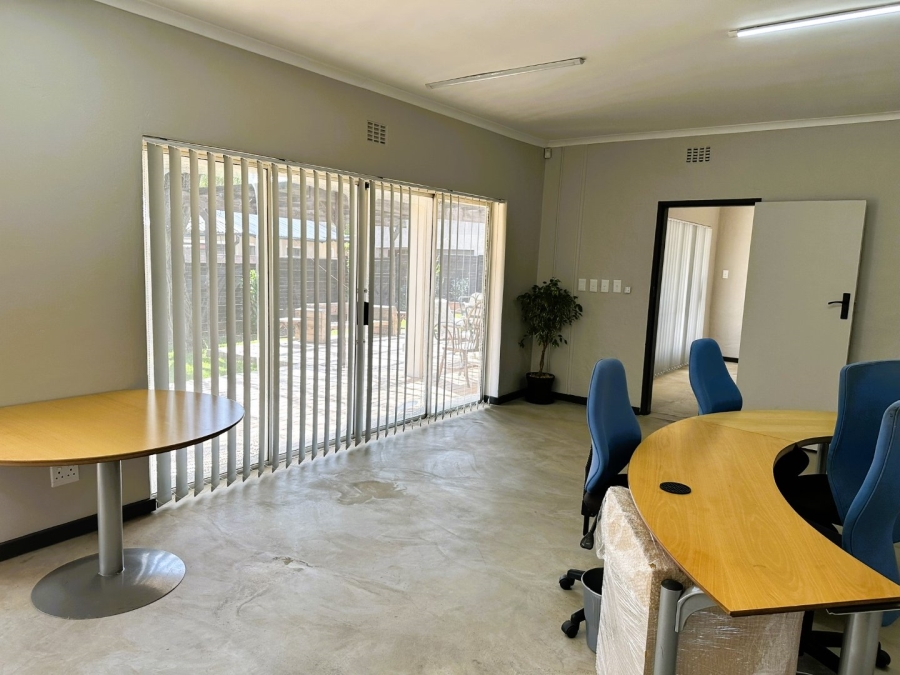 To Let Commercial Property for Rent in Fontainebleau Gauteng