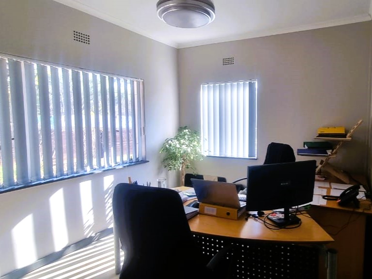 To Let Commercial Property for Rent in Fontainebleau Gauteng