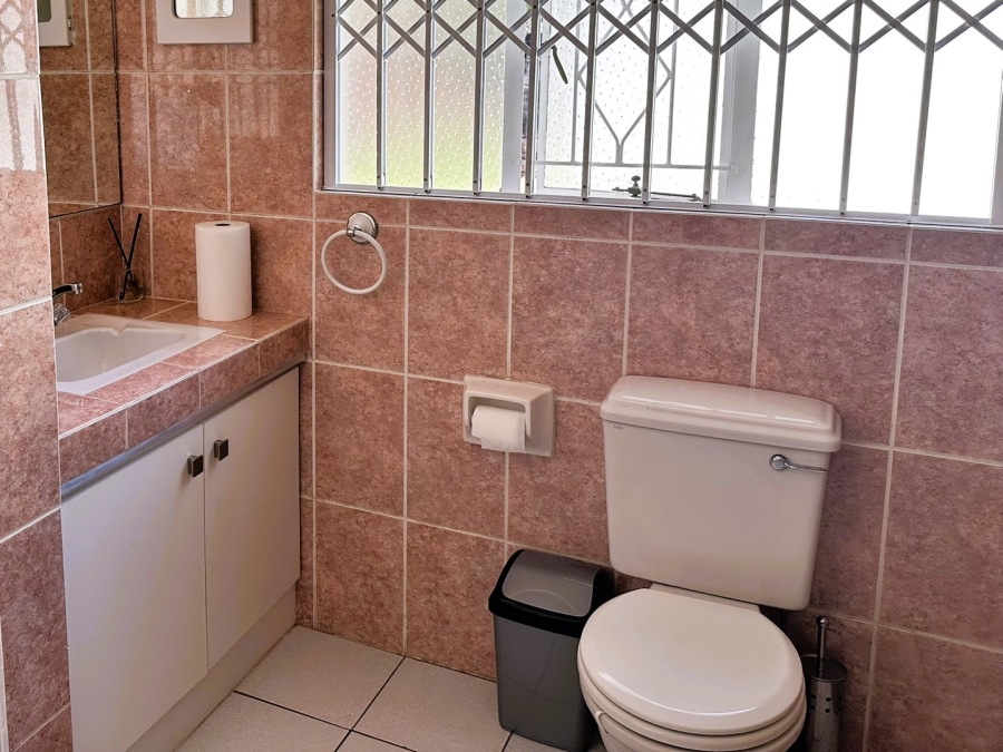 To Let Commercial Property for Rent in Fontainebleau Gauteng