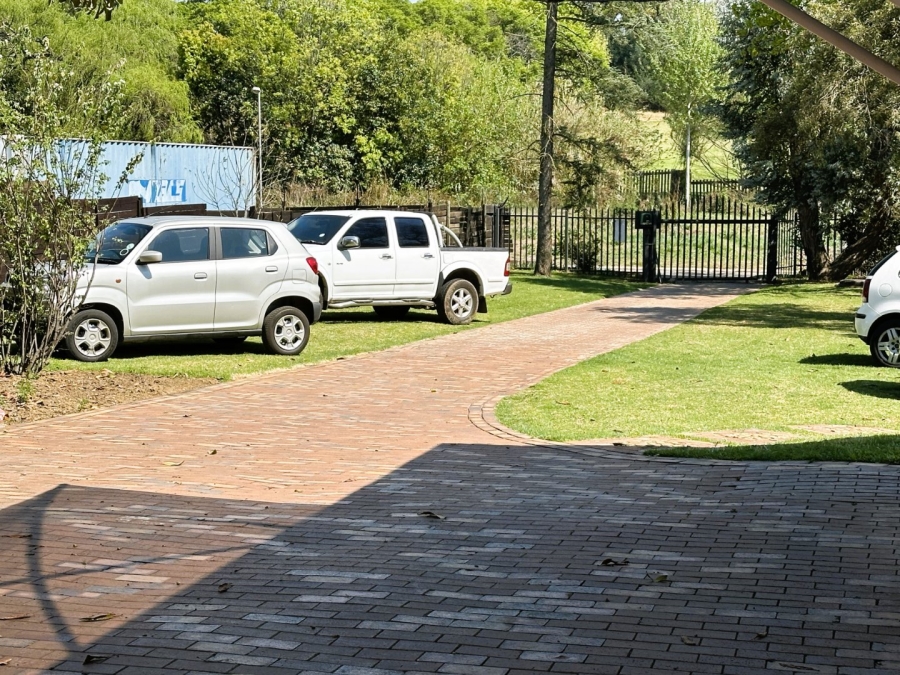 To Let Commercial Property for Rent in Fontainebleau Gauteng